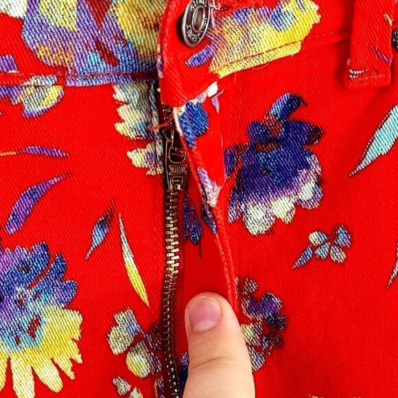 Gloria Vanderbilt Amanda Red Purple Floral Denim Size 6 Average Jean Shorts 29/6 - Picture 4 of 11